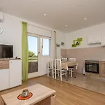 Lovely In With Wifi Appartamento Makarska