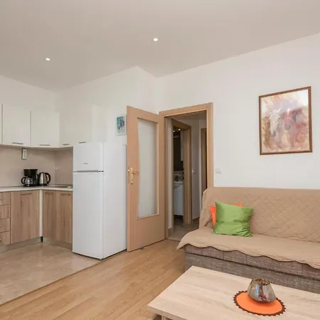 Gorgeous In With Wifi Appartement Makarska