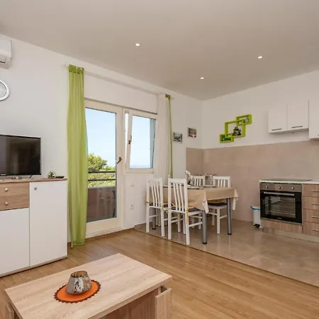Gorgeous In With Wifi Appartement Makarska